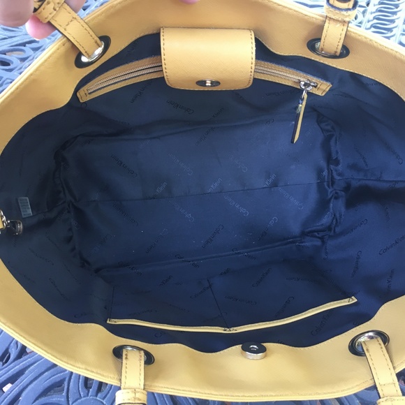 [SOLD] Calvin Klein "East/West" Saffiano Tote - Picture 4 of 6